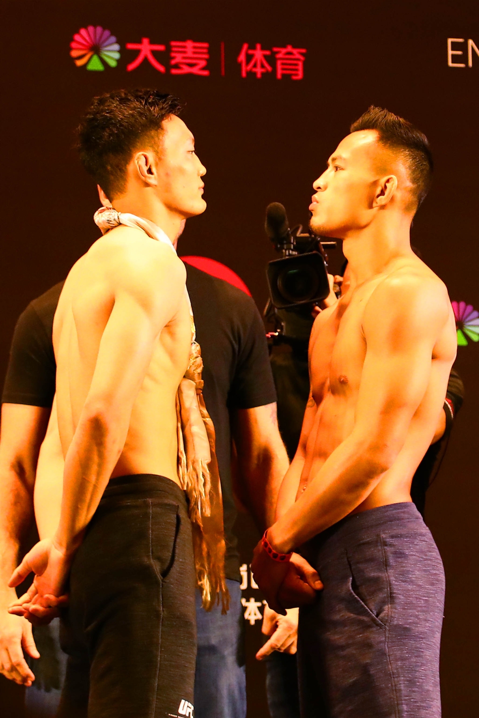 UFC深圳站称重仪式举行