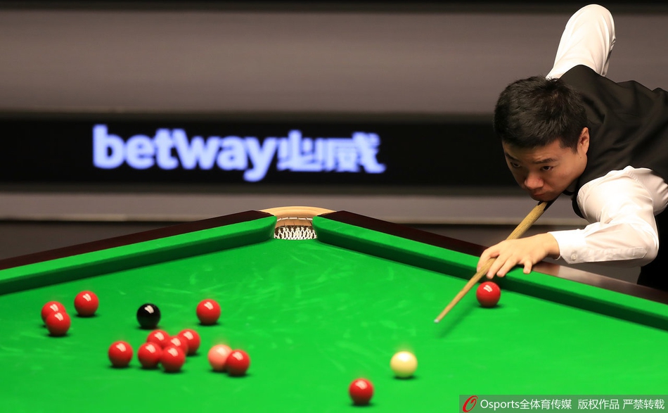 英锦赛丁俊晖顺利进第二轮