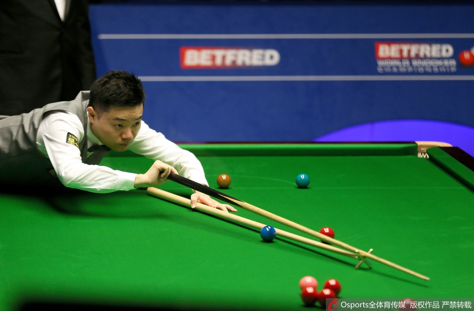 世锦赛丁俊晖10-7淘汰麦克吉尔