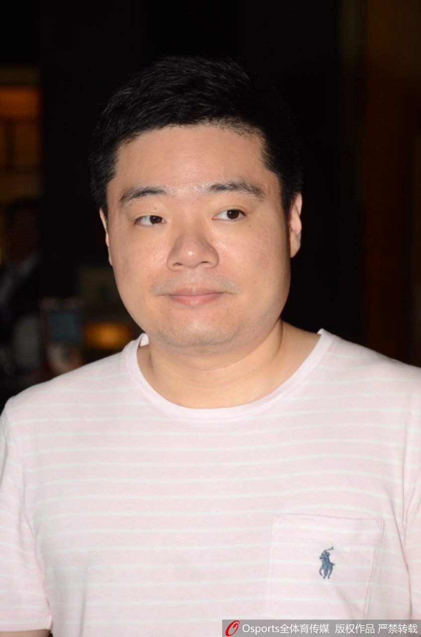 丁俊晖便装现身酒店