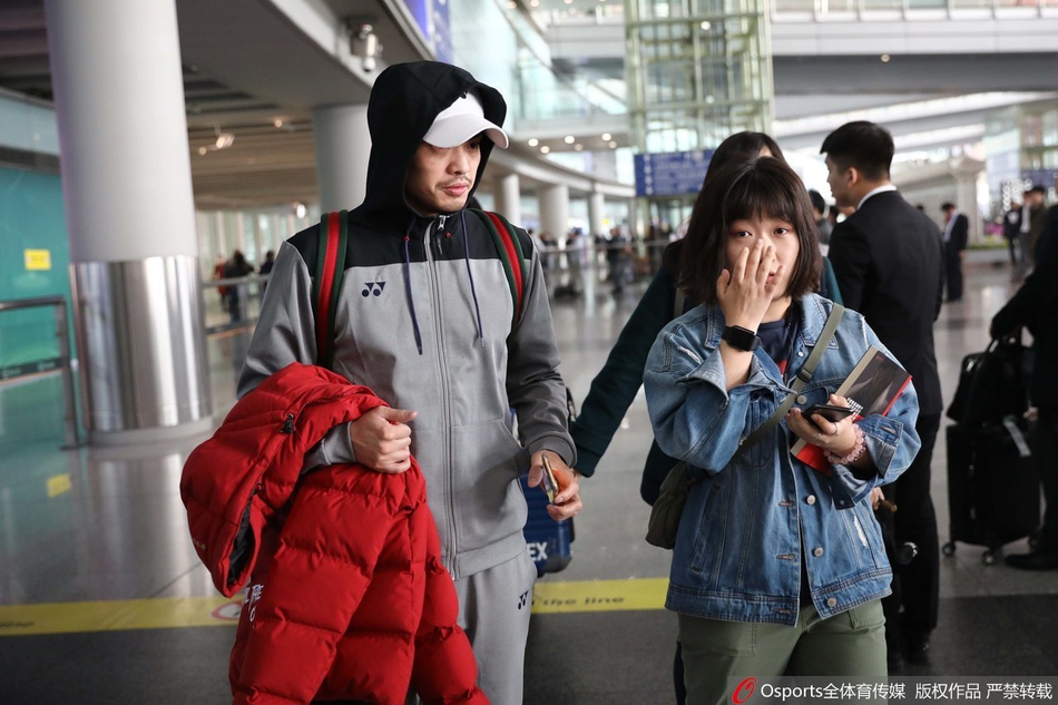 林丹结束瑞士赛回国