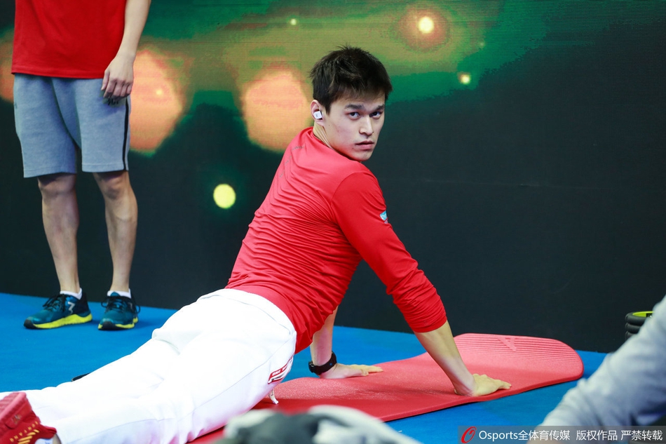 全国冠军赛孙杨热身动作妖娆