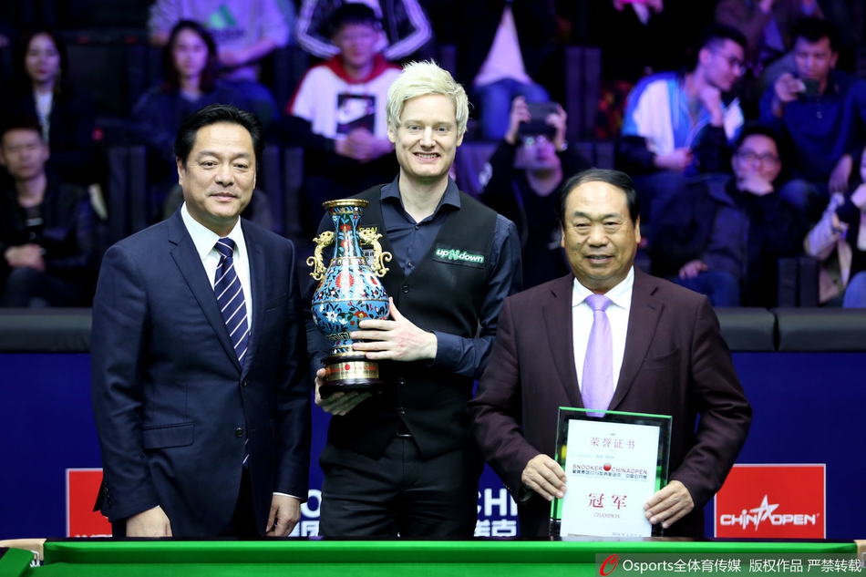 斯诺克中国赛罗伯逊捧杯