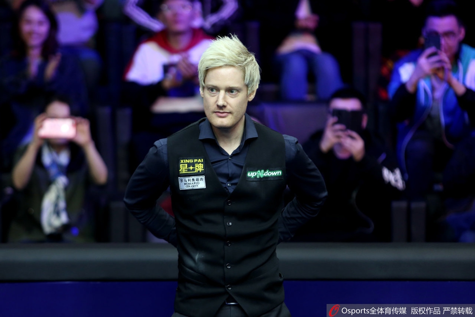 斯诺克中国赛罗伯逊捧杯