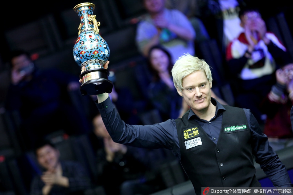 斯诺克中国赛罗伯逊捧杯