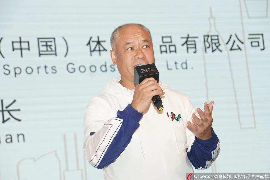 李宁现身上海出席商业活动