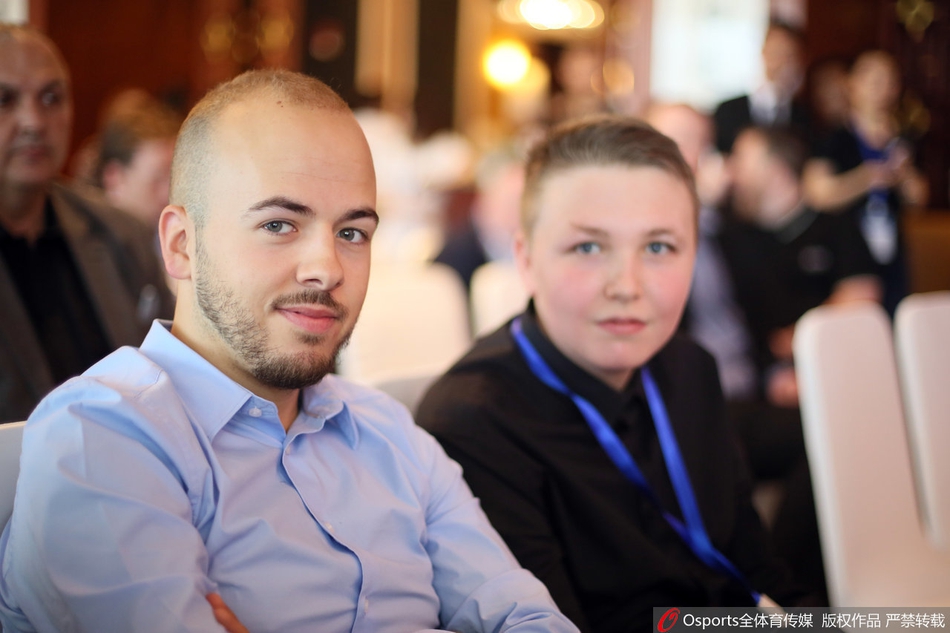 丁俊晖等斯诺克明星出席活动