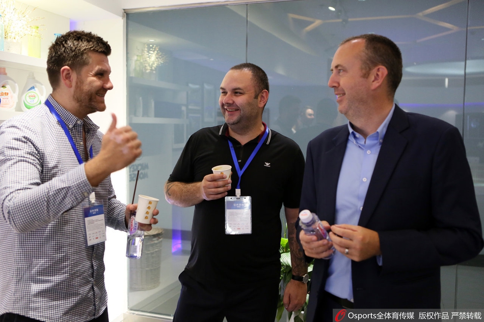 丁俊晖等斯诺克明星出席活动