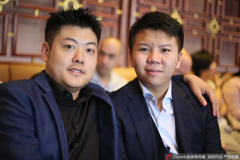 丁俊晖等斯诺克明星出席活动