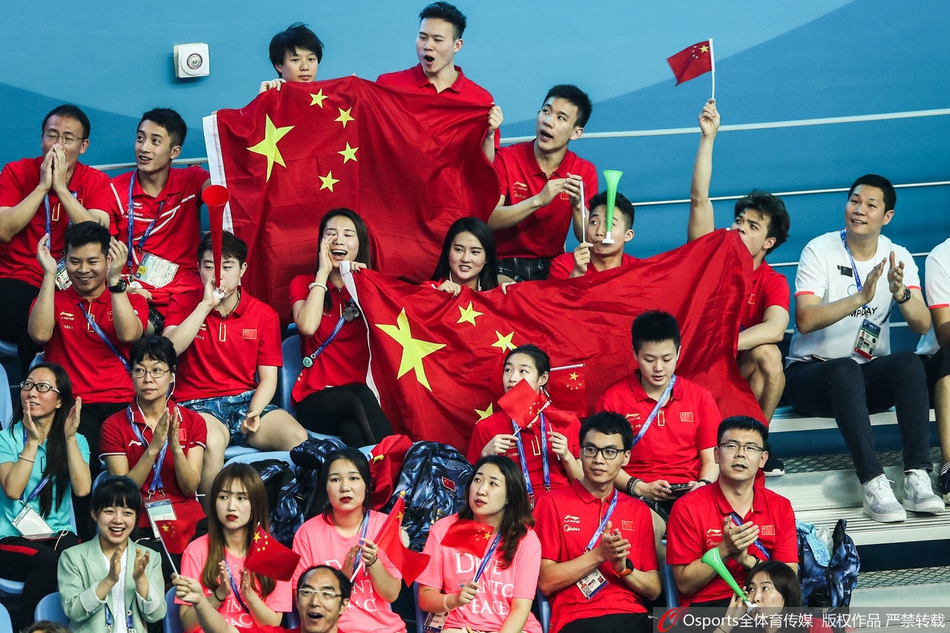 陈若琳观战游泳世锦赛