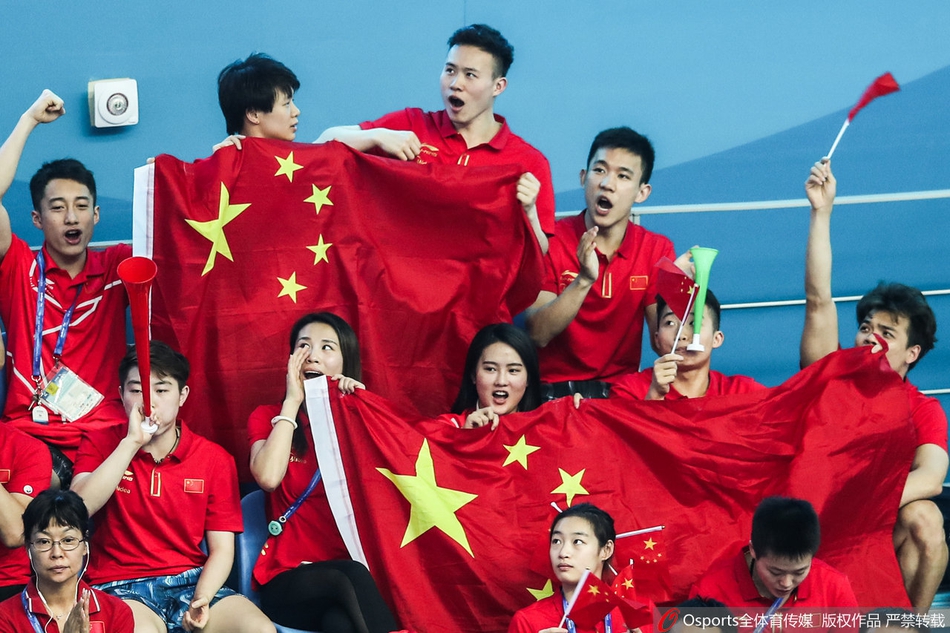 陈若琳观战游泳世锦赛