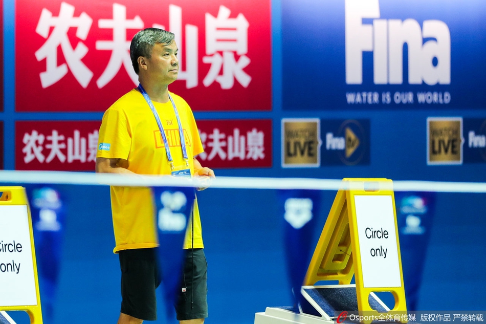 孙杨训练朱志根池边指导