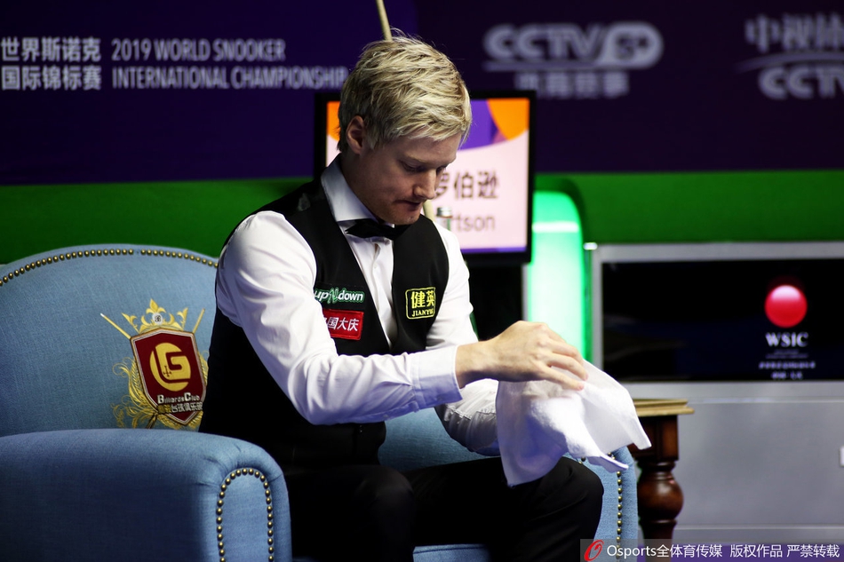 国锦赛首日罗伯逊6-2邦德