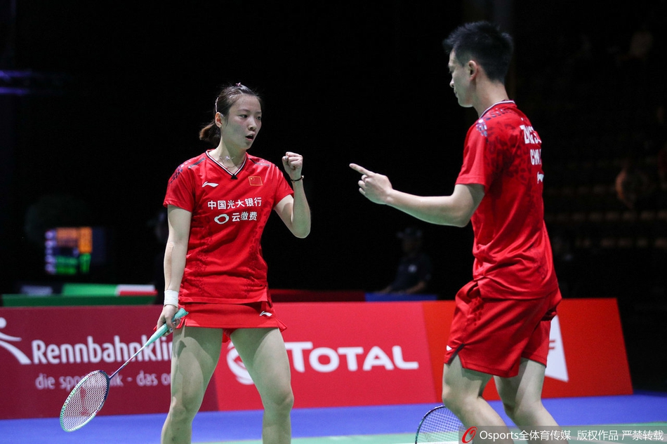 世锦赛郑思维/黄雅琼进八强