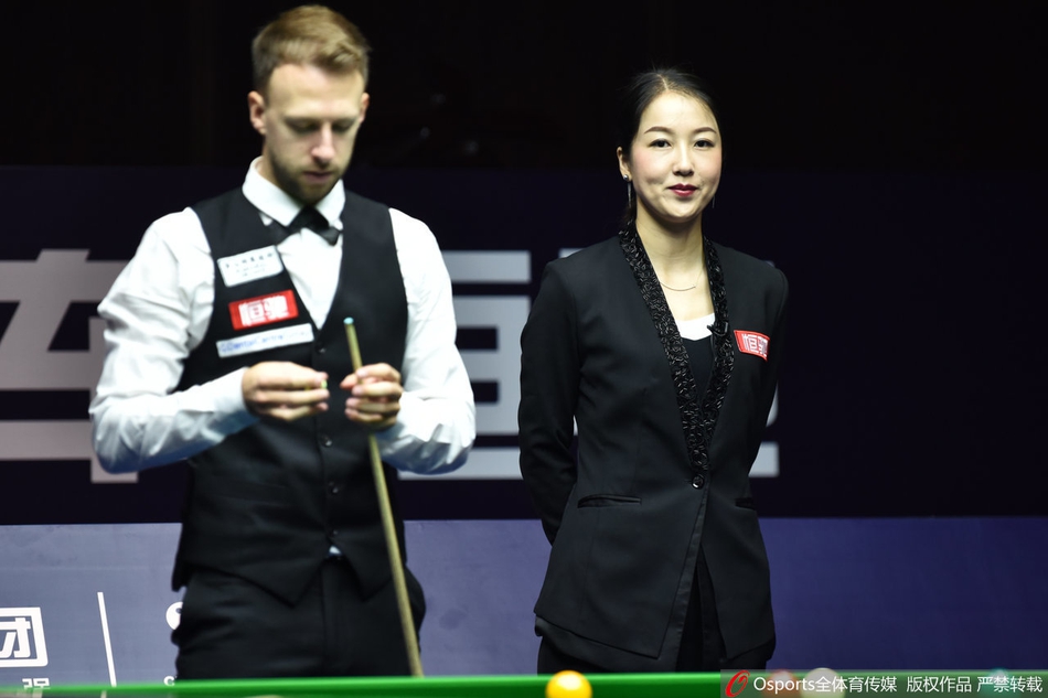 斯诺克中锦赛裁判颜值惊艳