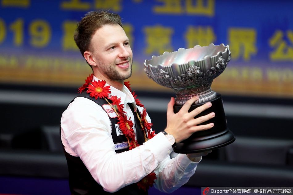 世界公开赛特鲁姆普捧杯