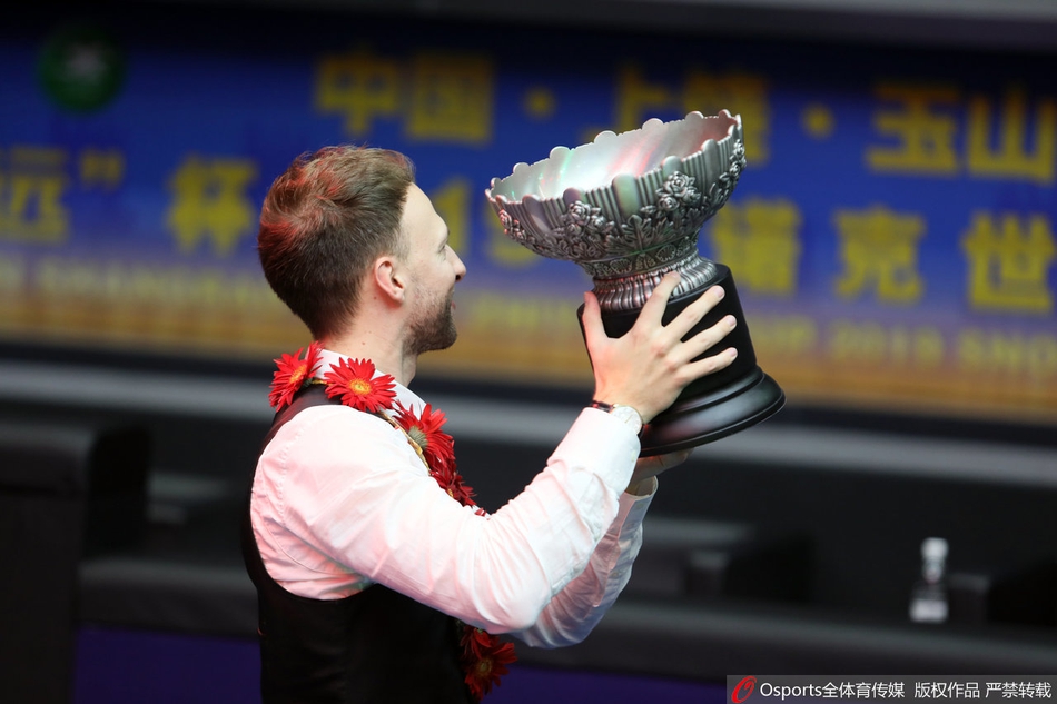 世界公开赛特鲁姆普捧杯