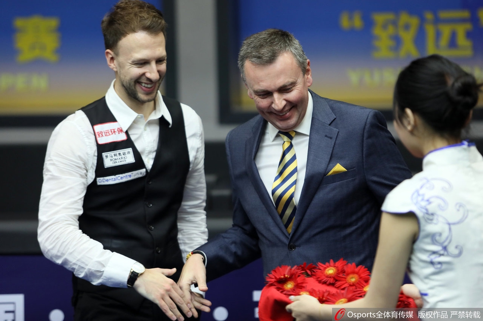 世界公开赛特鲁姆普捧杯