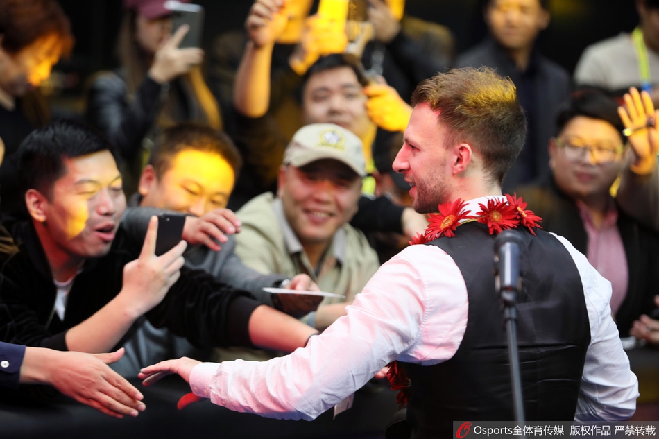 世界公开赛特鲁姆普捧杯