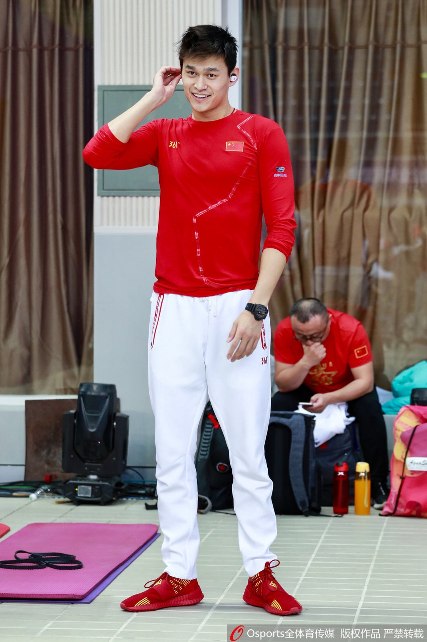 全国冠军赛孙杨热身动作妖娆