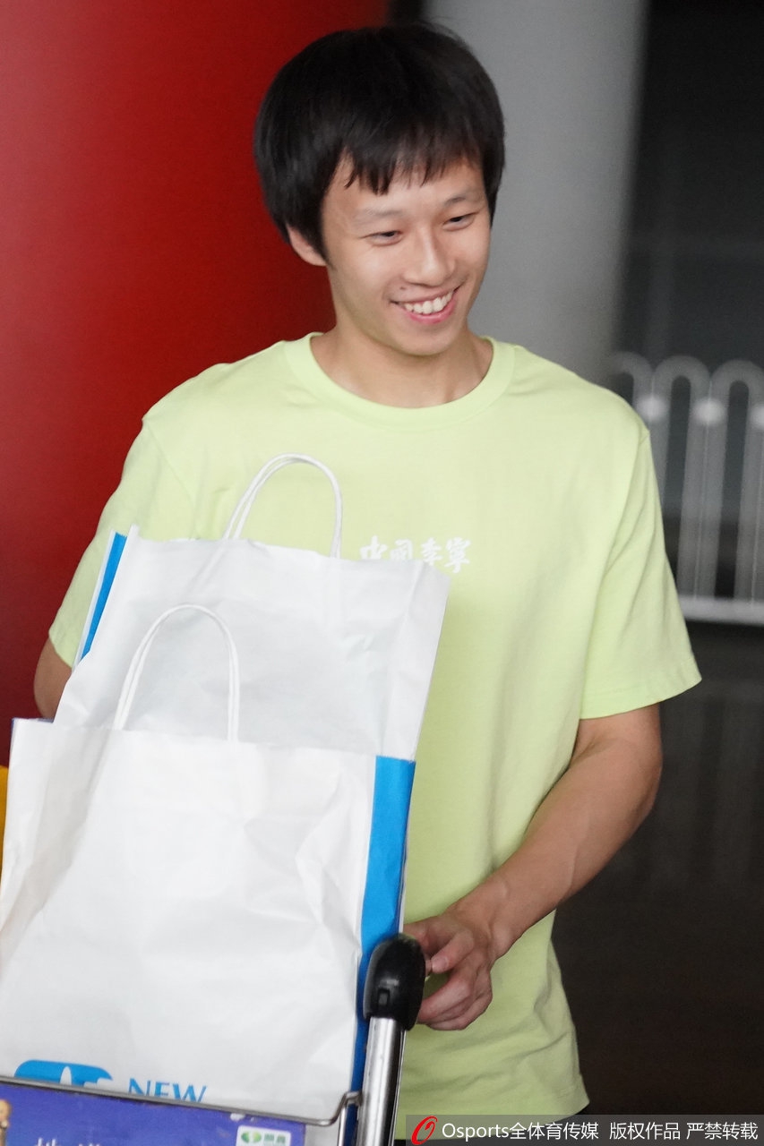 国乒结束日本赛返回北京