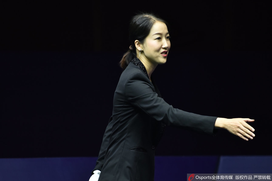 斯诺克中锦赛裁判颜值惊艳