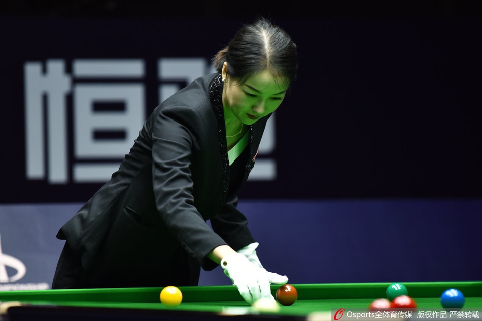 斯诺克中锦赛裁判颜值惊艳