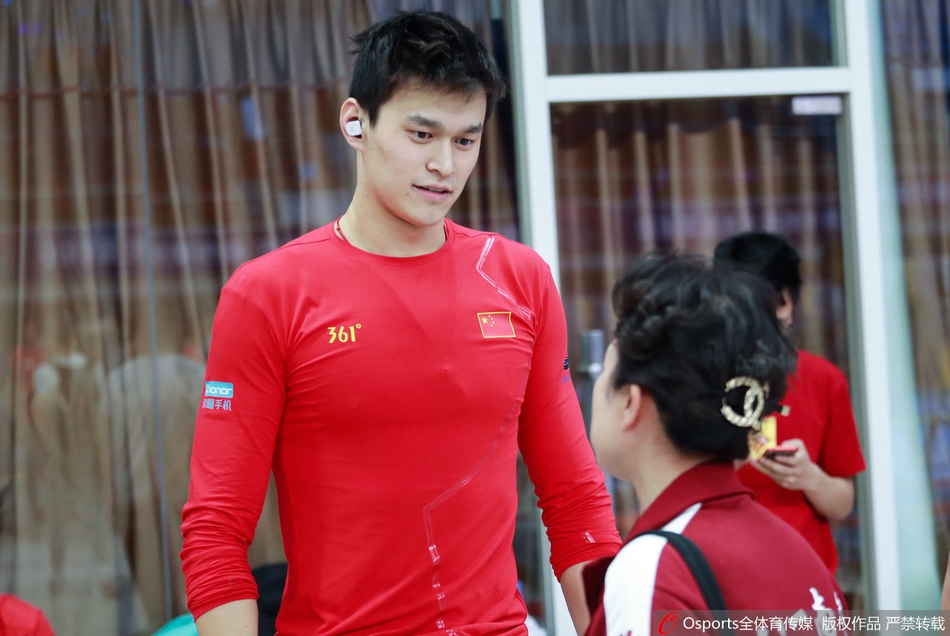 全国冠军赛孙杨热身动作妖娆