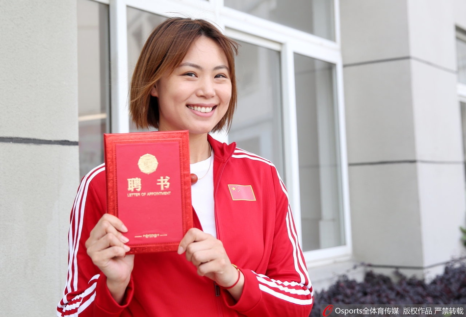 曾春蕾与杜清清参加活动