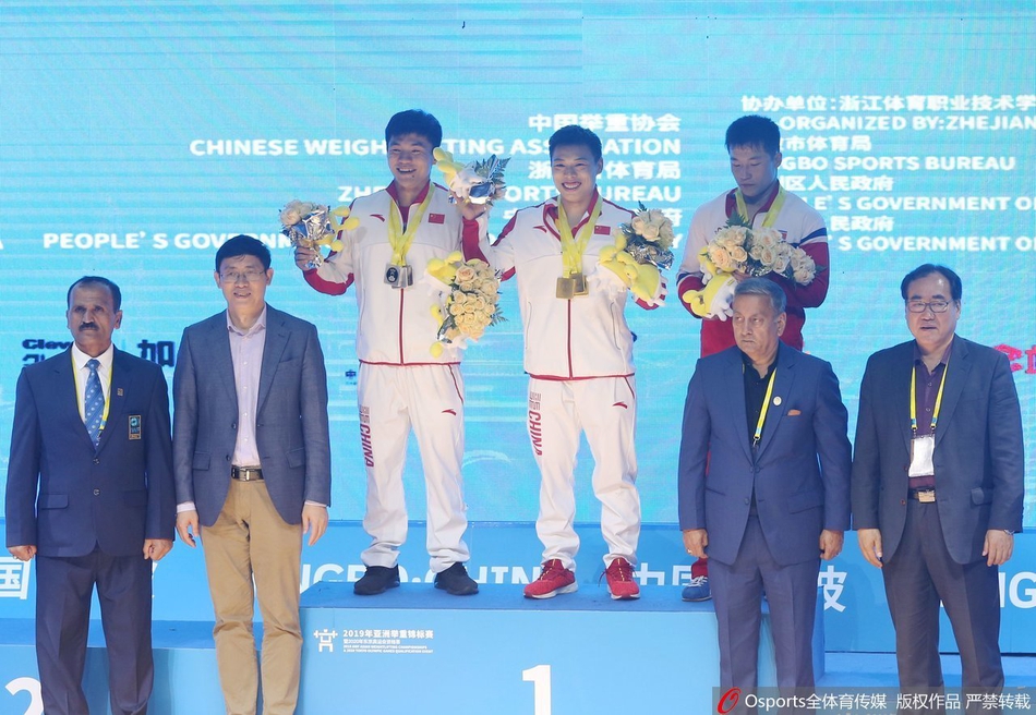 举重亚锦赛谌利军破世界纪录