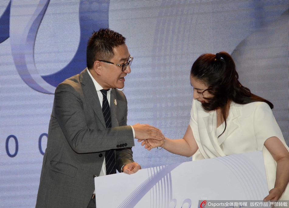 郭晶晶现身上海出席活动