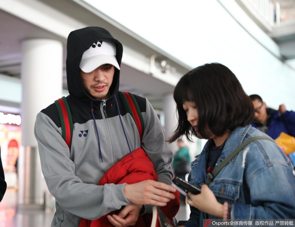 林丹结束瑞士赛回国