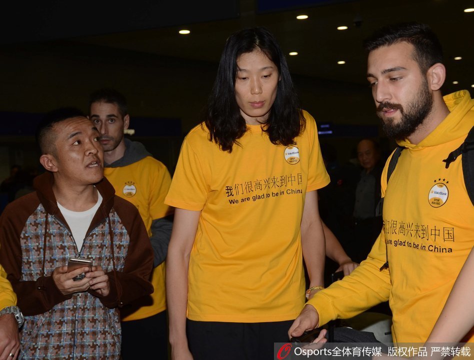 朱婷随瓦基弗银行回国受追捧