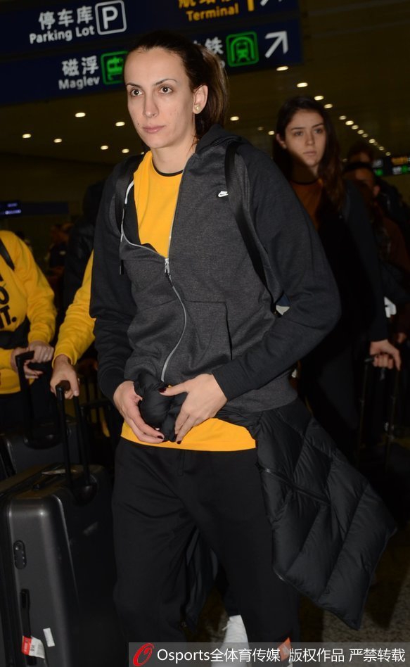 朱婷随瓦基弗银行回国受追捧