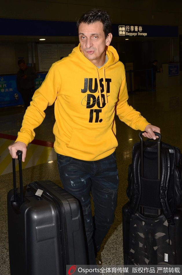 朱婷随瓦基弗银行回国受追捧