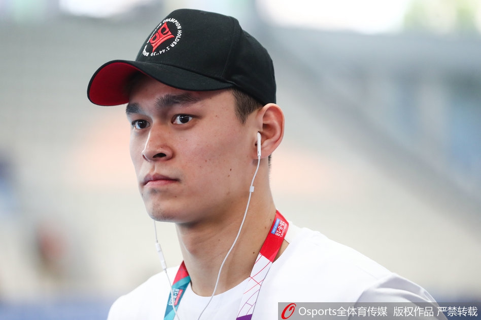 孙杨训练一丝不苟听从外教指导