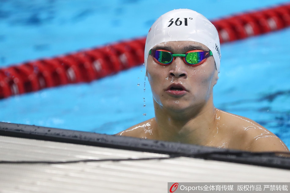 孙杨训练一丝不苟听从外教指导