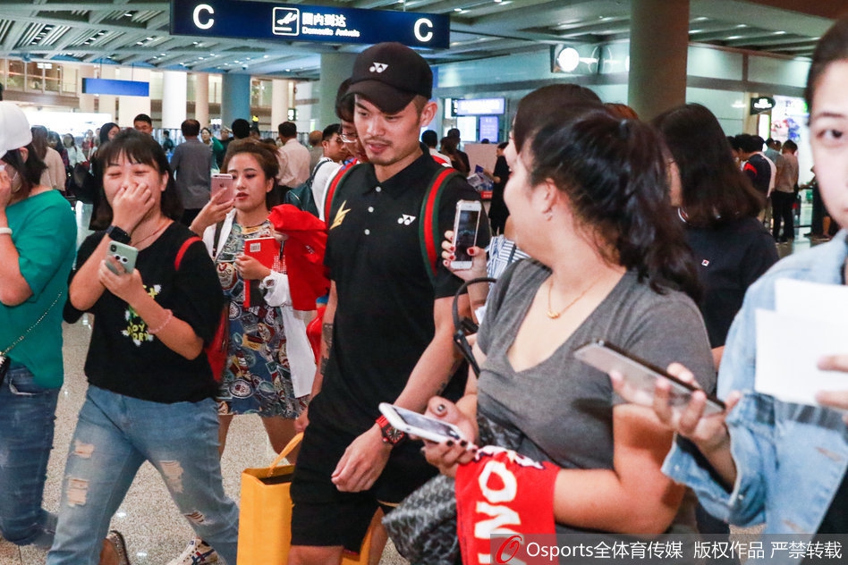 林丹返京受到粉丝追捧