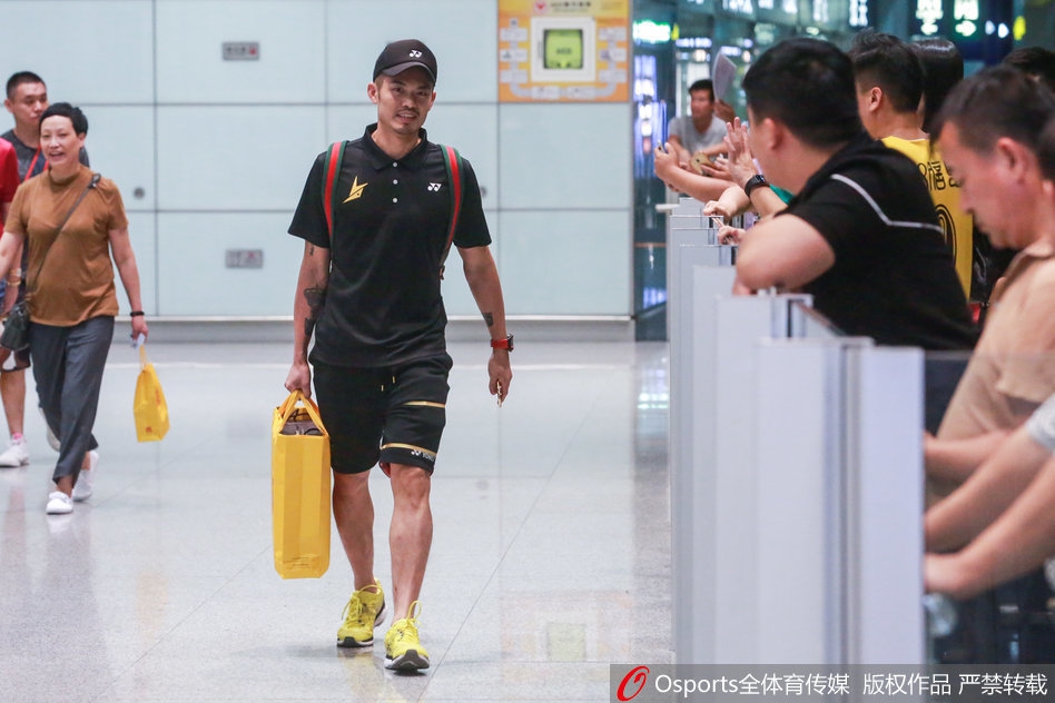 林丹返京受到粉丝追捧