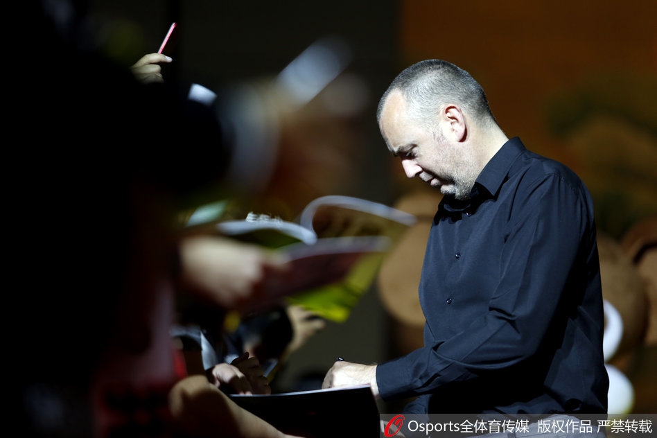 斯诺克球员盛装出席国锦赛晚宴