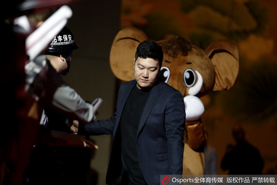 斯诺克球员盛装出席国锦赛晚宴