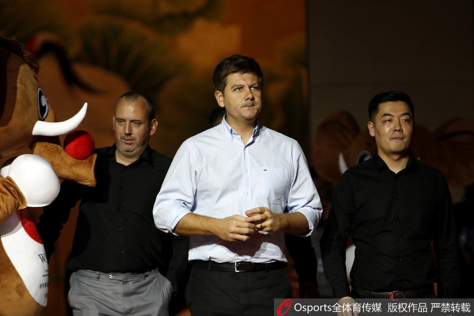 斯诺克球员盛装出席国锦赛晚宴