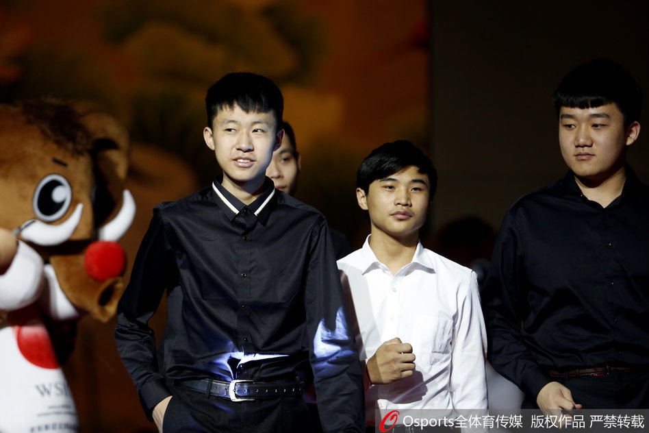 斯诺克球员盛装出席国锦赛晚宴