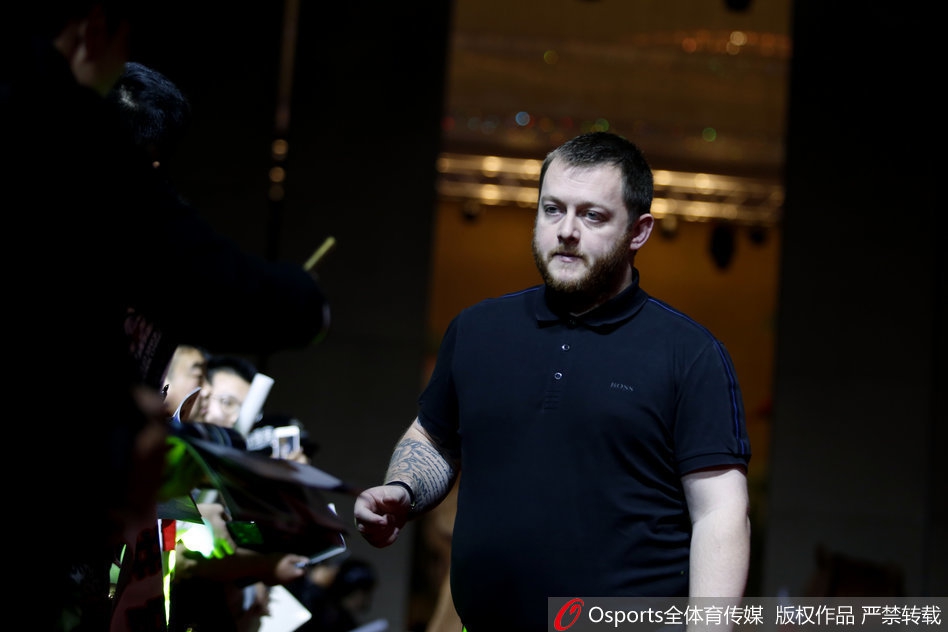 斯诺克球员盛装出席国锦赛晚宴