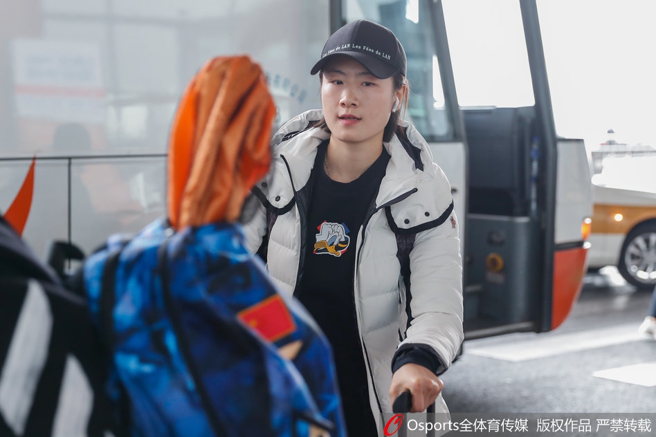 国乒现身首都机场奔赴深圳