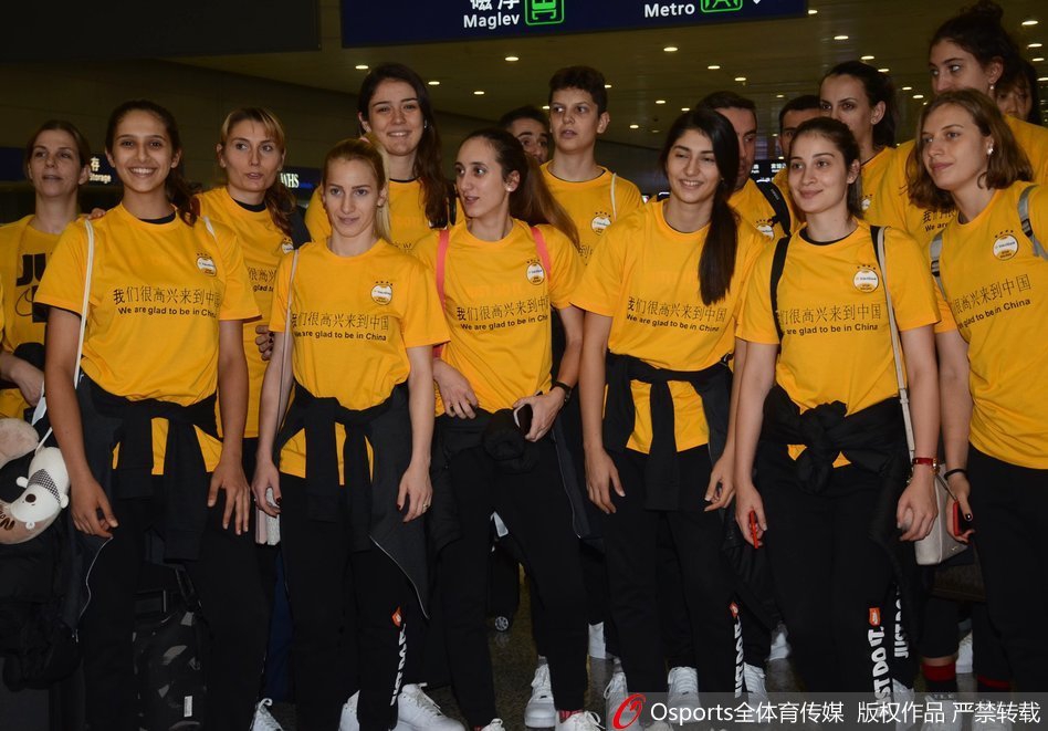 朱婷随瓦基弗银行回国受追捧