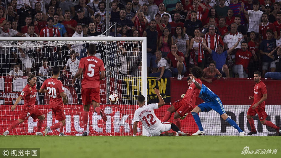 席尔瓦补射梅开二度