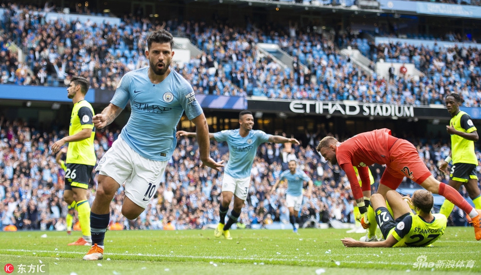 阿奎罗霸气破门