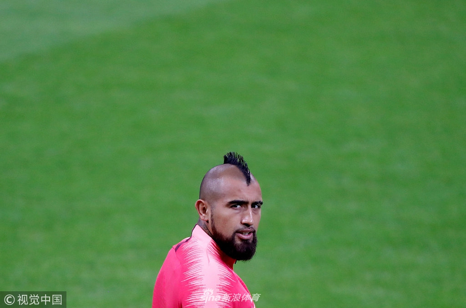 巴萨对国米赛前梅西随队备战