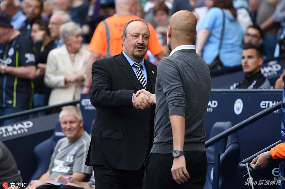 瓜帅贝尼特斯握手